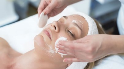 Woman - Facial Exfoliation